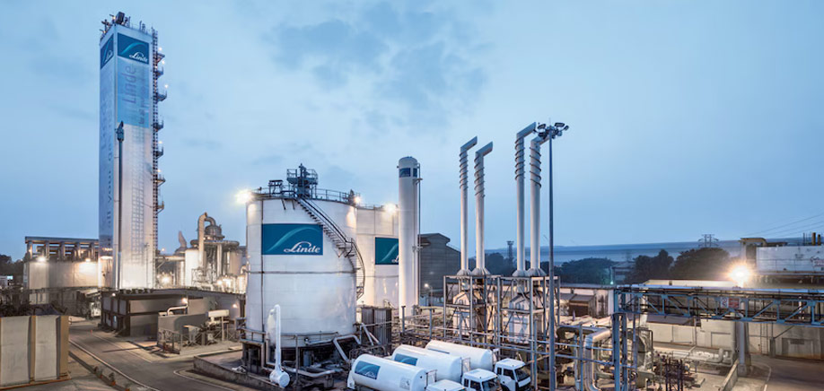 <span class="ntab">Partnerships</span>AOPS™ AIPC by Linde, powered by mcube™ Drives AI Autonomy